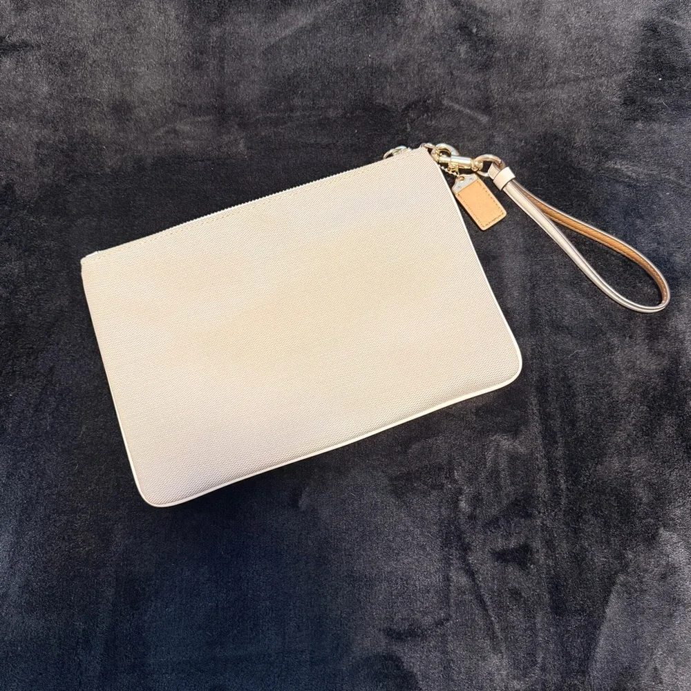 Coach Chalk Signature Horse & Carriage Jacquard Leather Zip Turnlock 26 Pouch - Picture 3 of 6